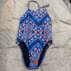 Jolyn Gavin2 tie back